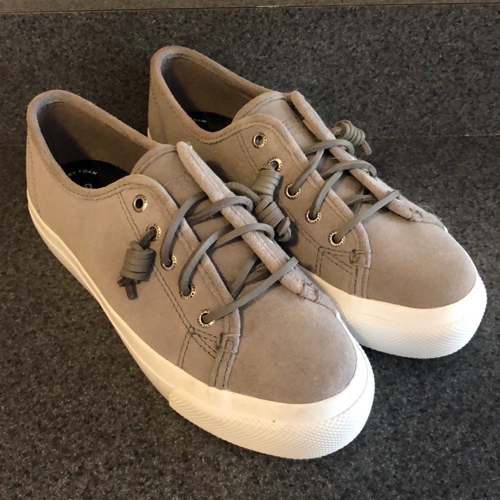 New, Never worn 6.5 Sperry tennis shoes, no box